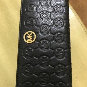 Michael Kors wallet with wristlet